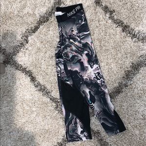 Nike pro cropped leggings